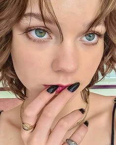 Emma Myers thumbnail