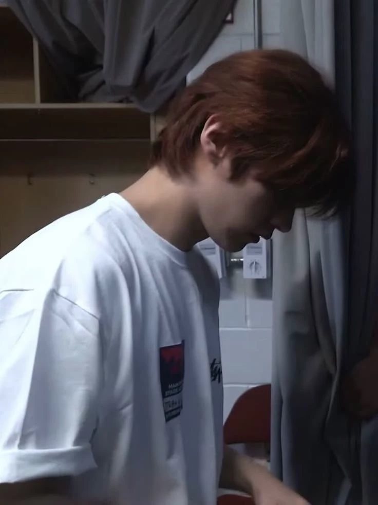 Lee Know thumbnail