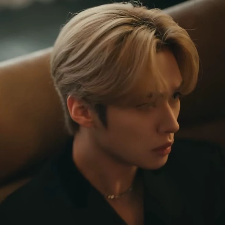 Lee Know thumbnail