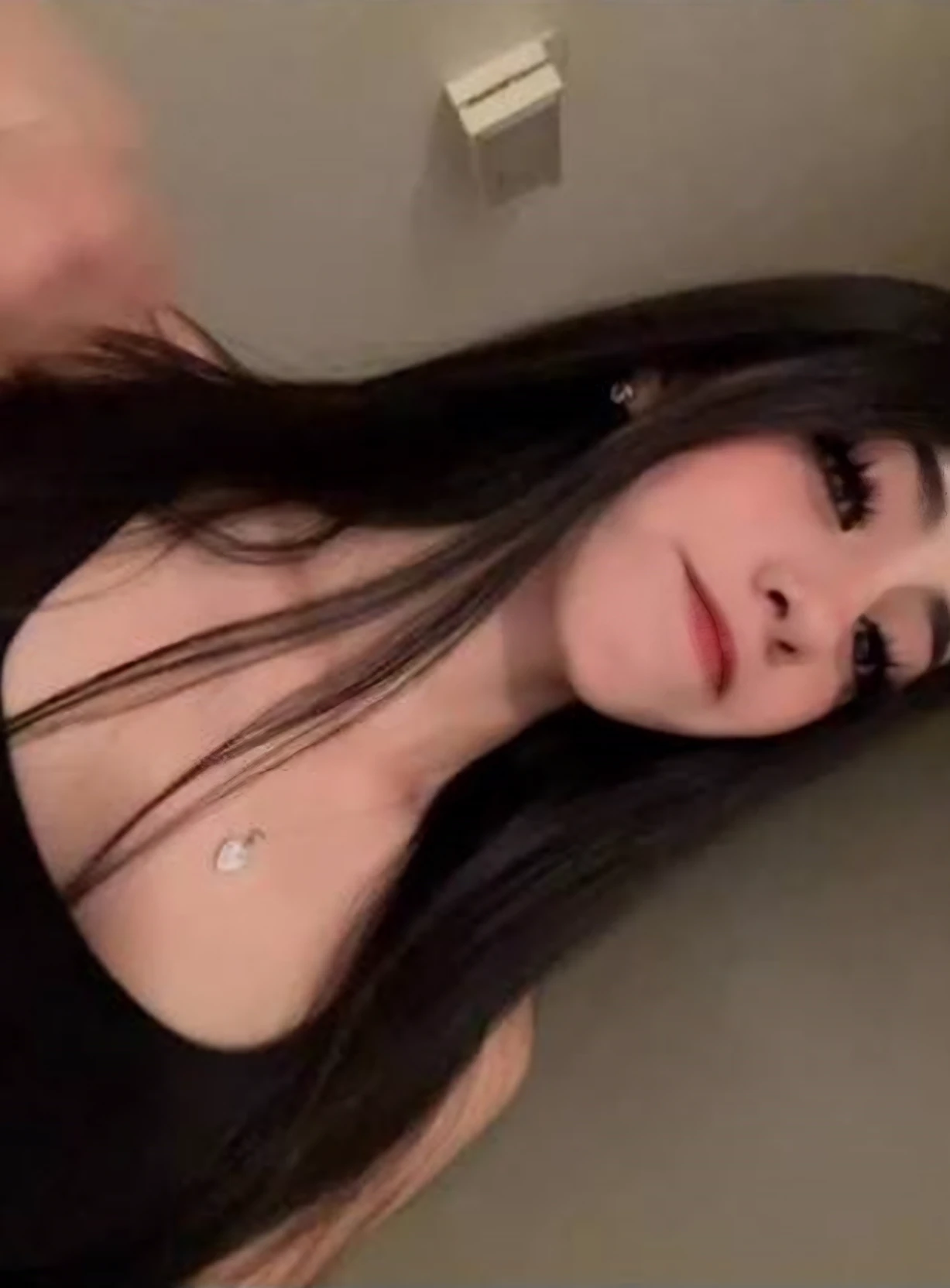 valeria thumbnail