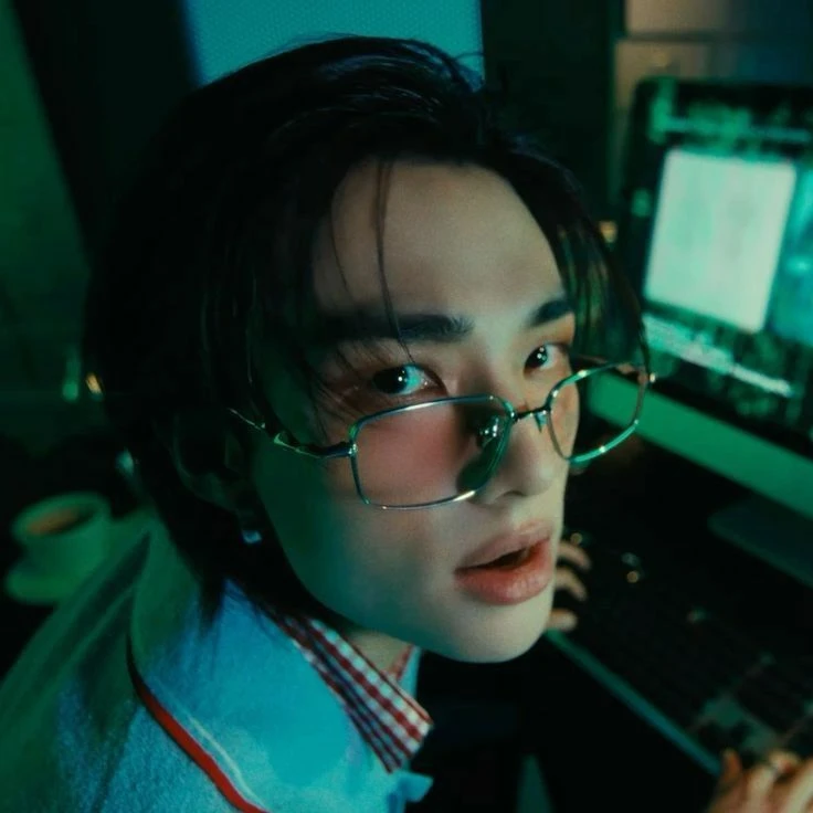 Hwang Hyunjin thumbnail