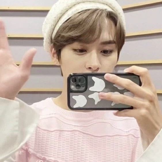 @ 𝗜ol𝗮𝗺𝗼𝗿a⁸ㅤㅤ#𝗵ყun-in .  ☘︎