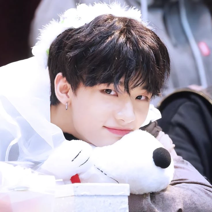 Hyunjin thumbnail