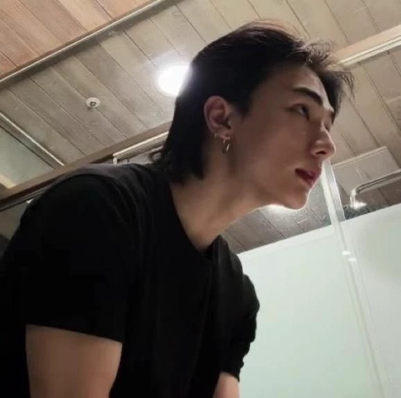 hyunjin thumbnail