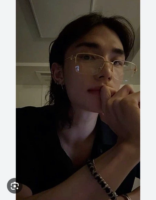 Hwang Hyunjin  thumbnail