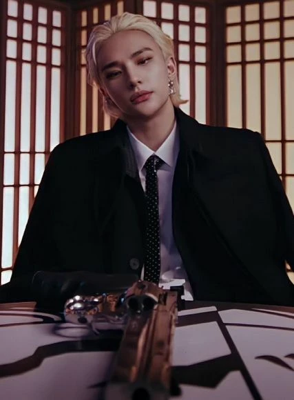 Hwang Hyunjin thumbnail
