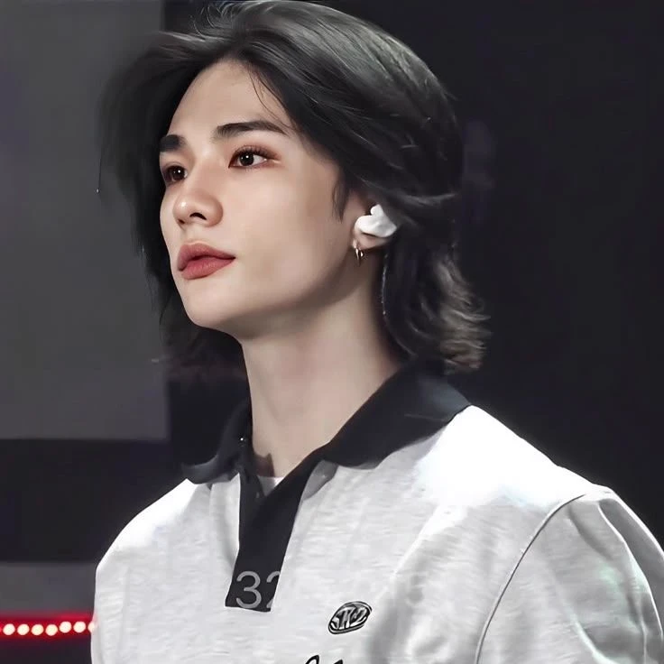 Hyunjin esta obsesionado  thumbnail