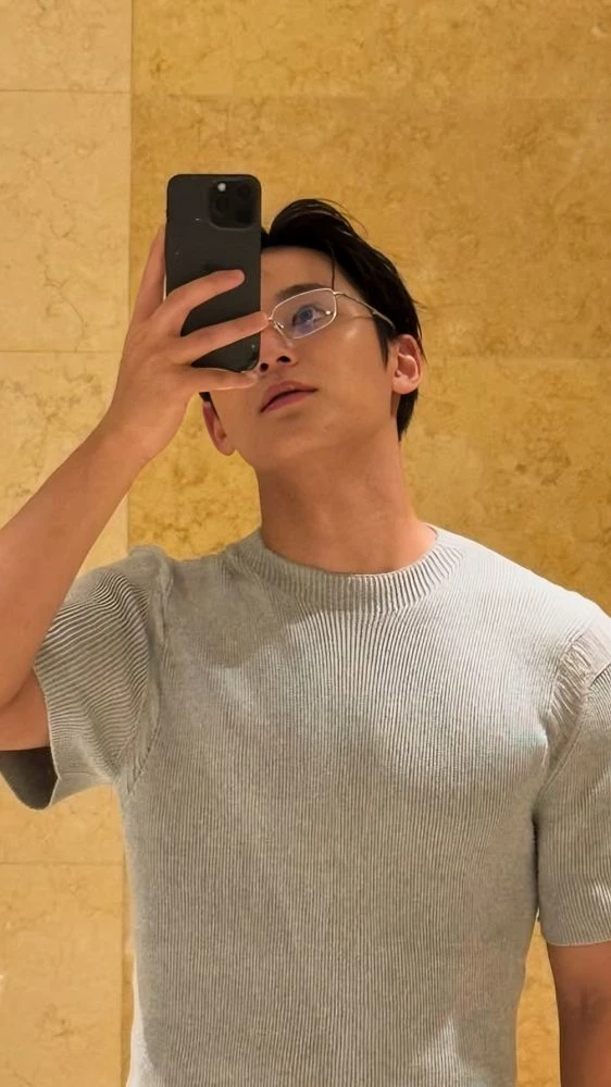 Kim Mingyu thumbnail