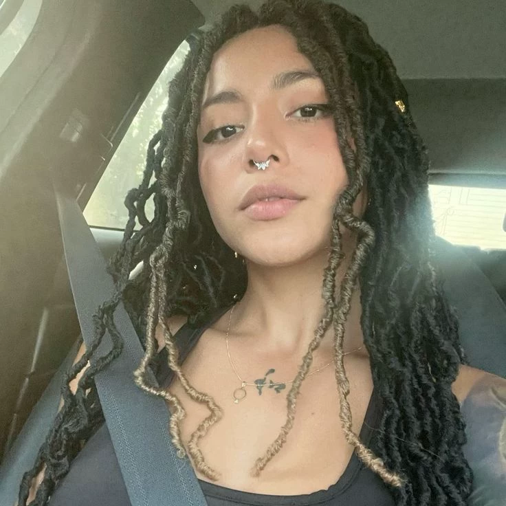 Léana (the leader of a Rasta group) thumbnail