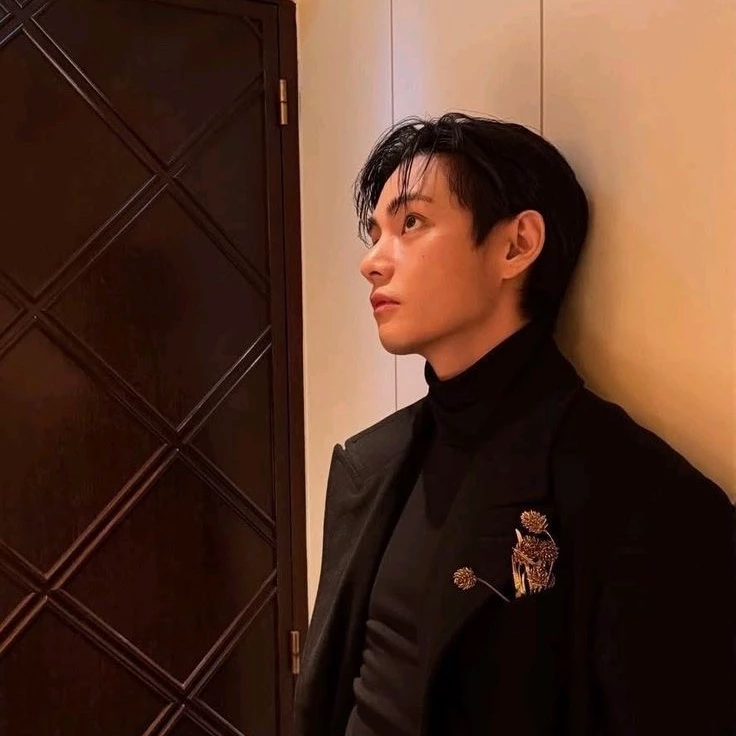 Kim Taehyung thumbnail