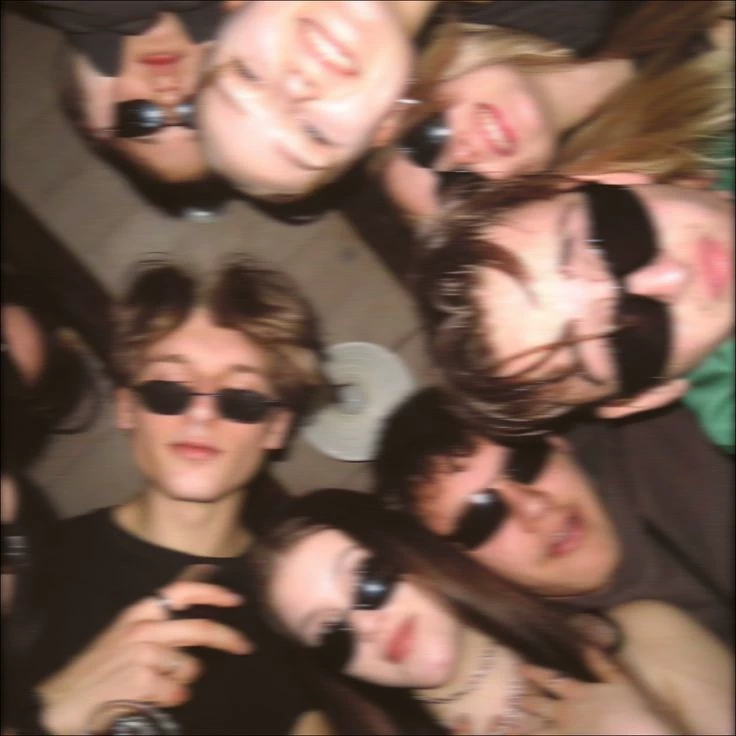 Group of friends thumbnail