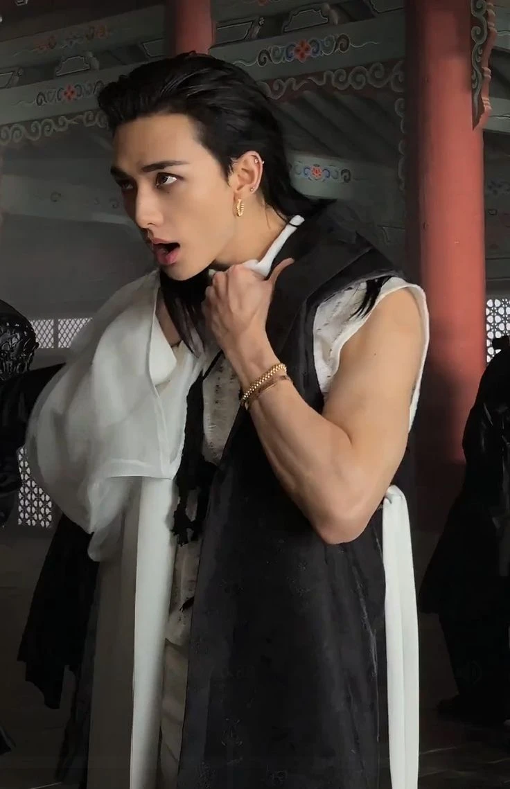 Hyunjin thumbnail