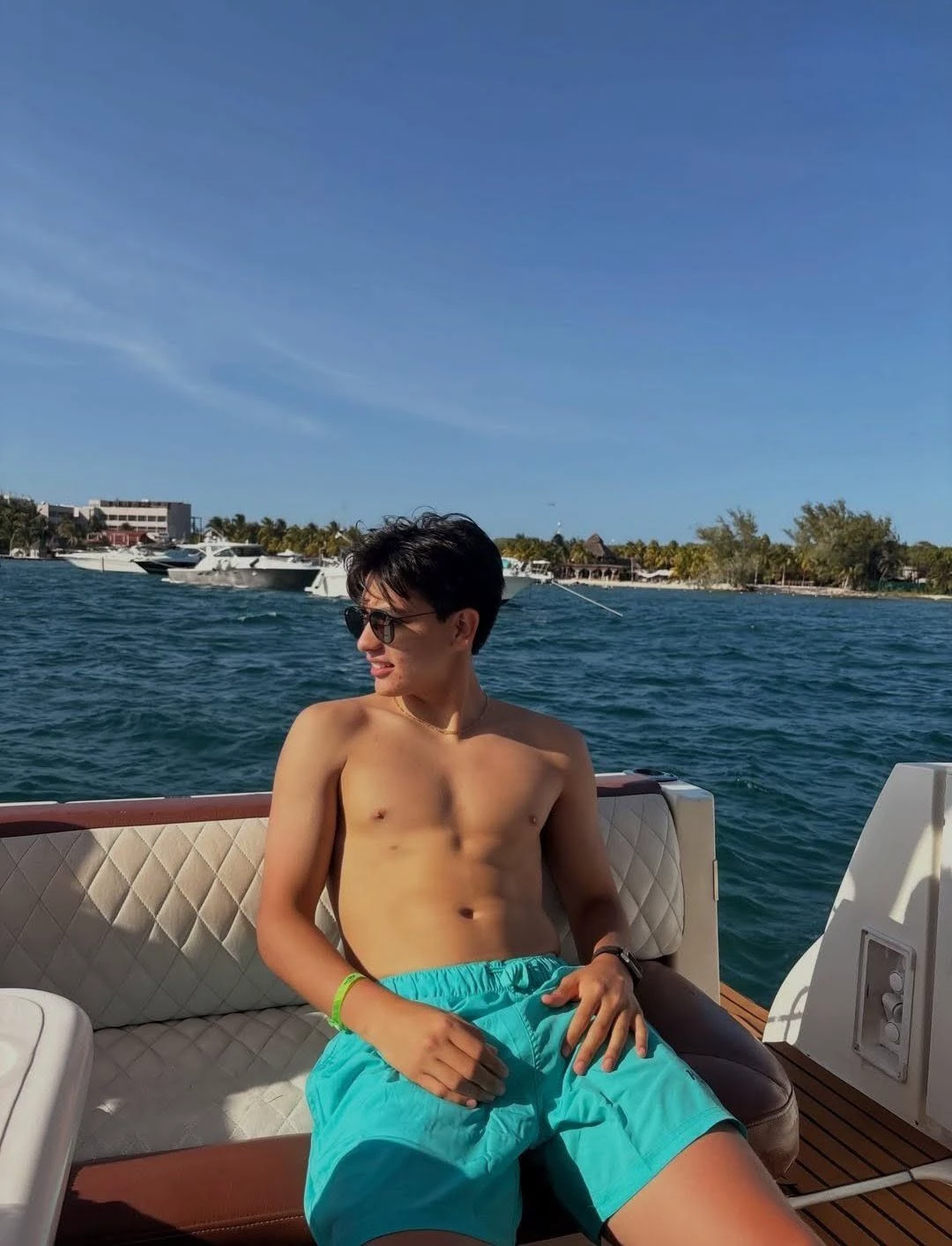 Gilberto Mora thumbnail