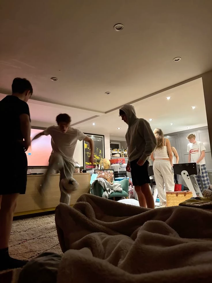 ⋆⭒˚𖠋𖠋𖠋*.⋆ Friendgroup Hang || Mixed group thumbnail