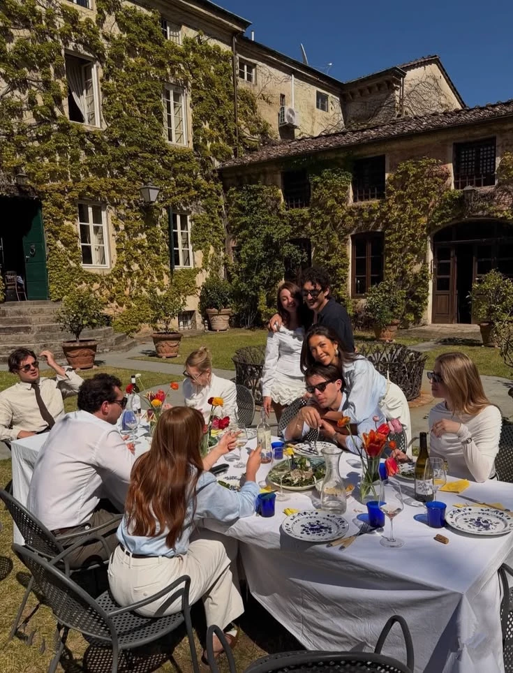 A wealthy family. thumbnail