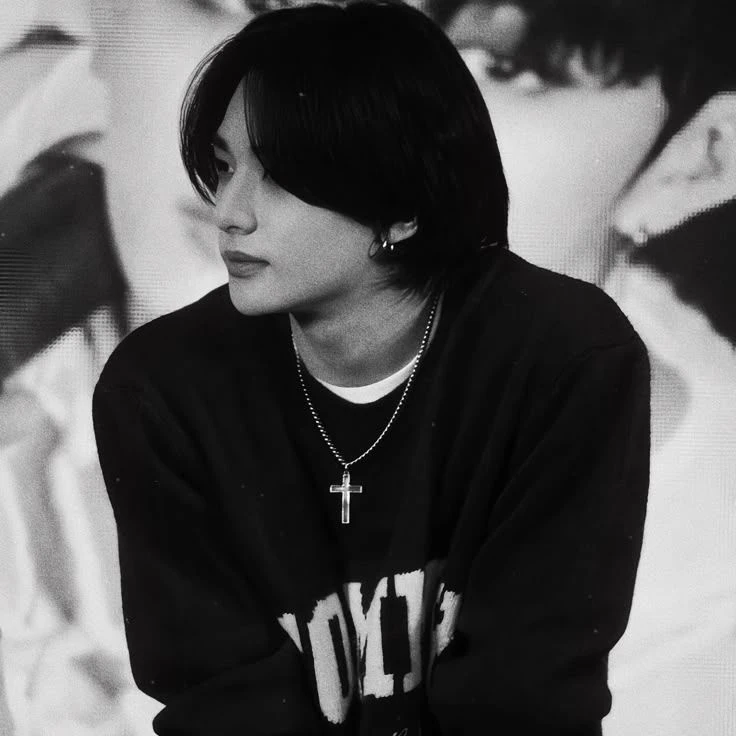 Hwang Hyunjin thumbnail