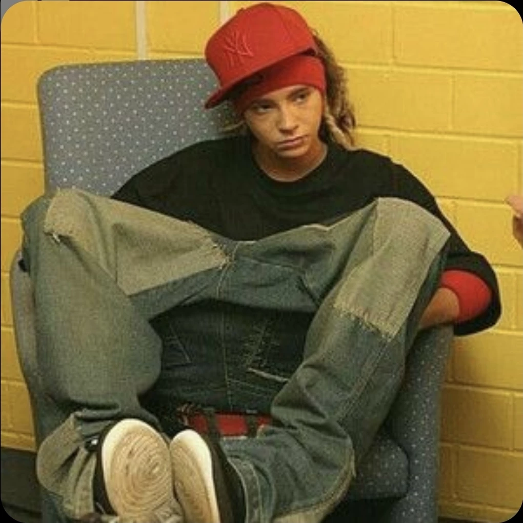 Tom Kaulitz 丰 thumbnail