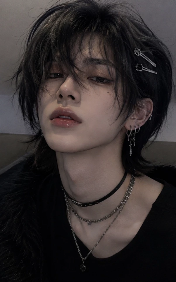 Skyler ||  Femboy x Tomboy (User) thumbnail