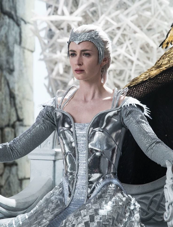 Queen Freya and Queen Ravenna🤍🩵🧊 thumbnail