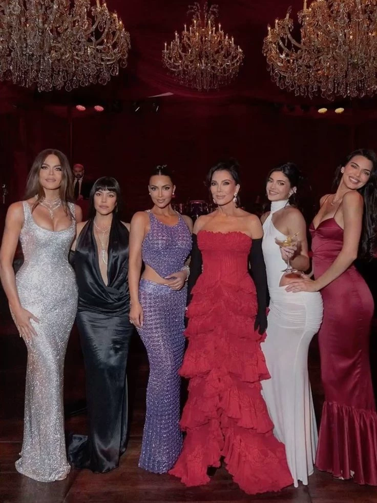 Kardashian Family😍😍😍 thumbnail