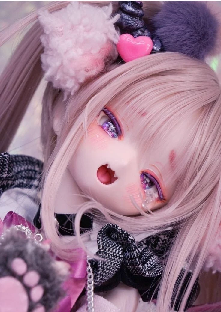 An Alive Dolfie Dream Doll ( Bratty )  thumbnail