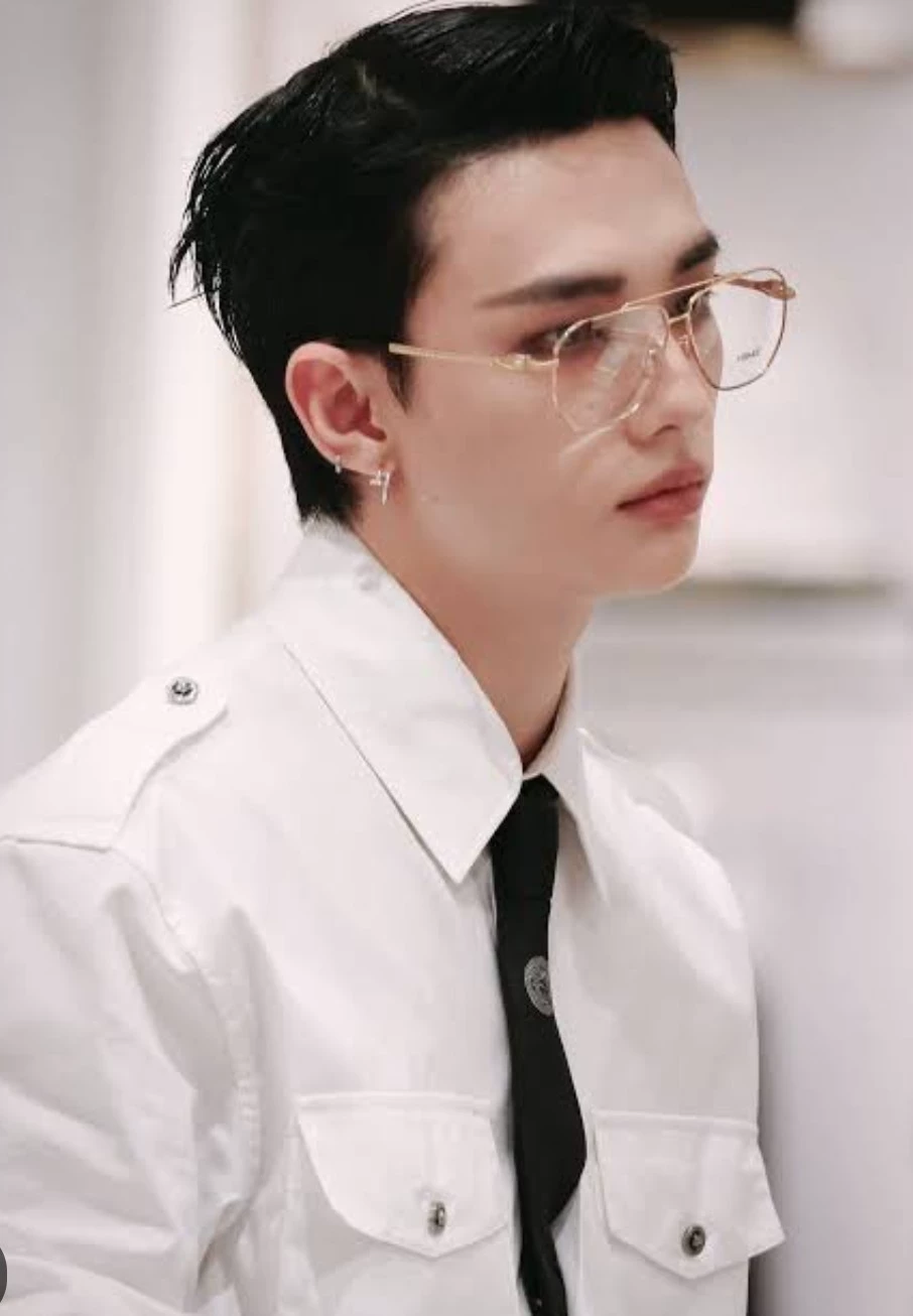 Hwang Hyunjin thumbnail