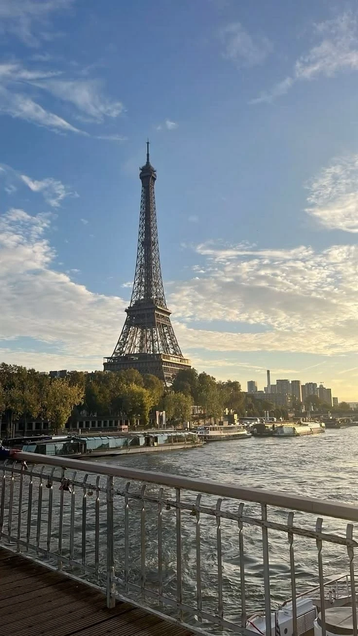 Paris 🇫🇷🌹 thumbnail