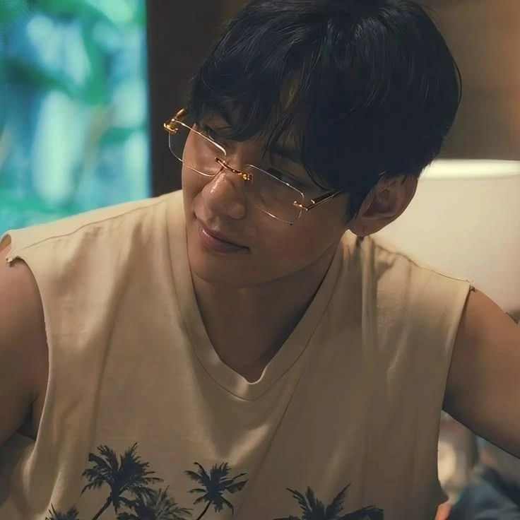 Kim Taehyung thumbnail