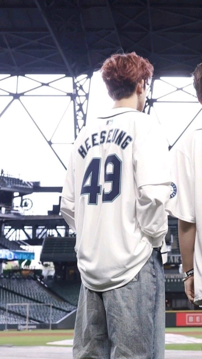 His Favorite New Girl (Lee Heeseung) thumbnail