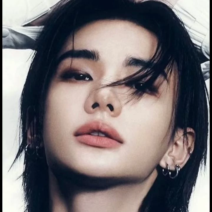 Hwang Hyunjin  thumbnail