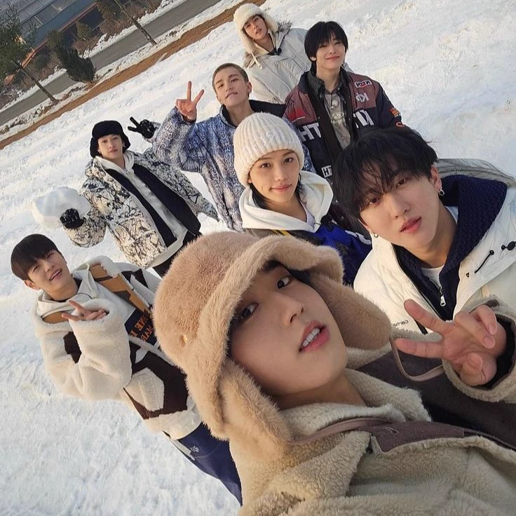 stray kids thumbnail