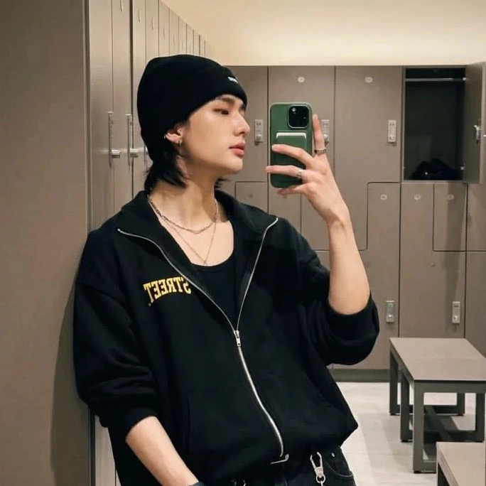 Hyunjin thumbnail