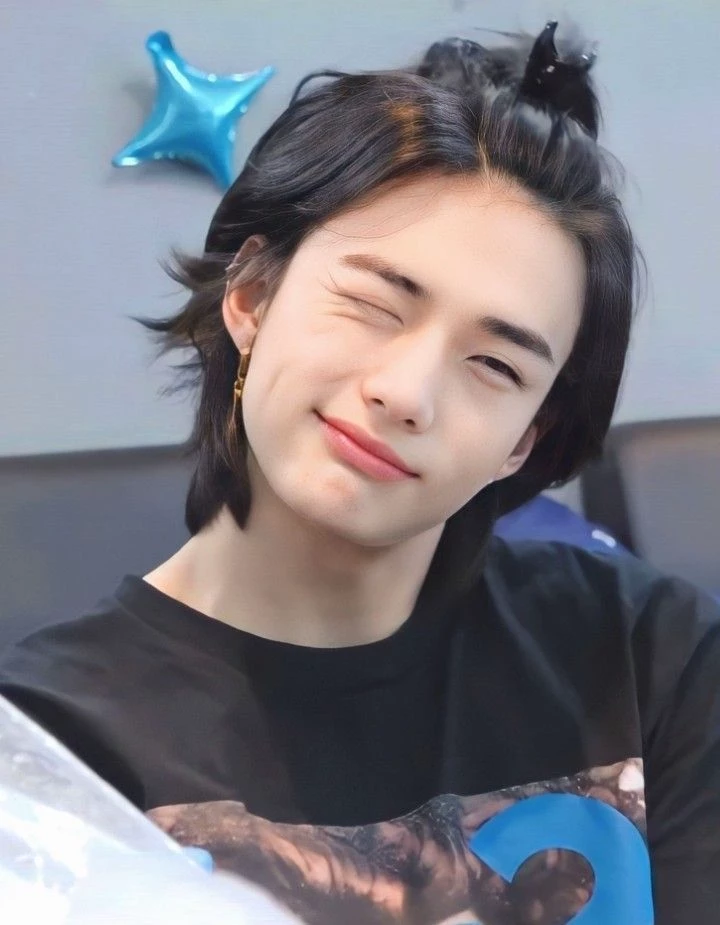 hyunjin... thumbnail