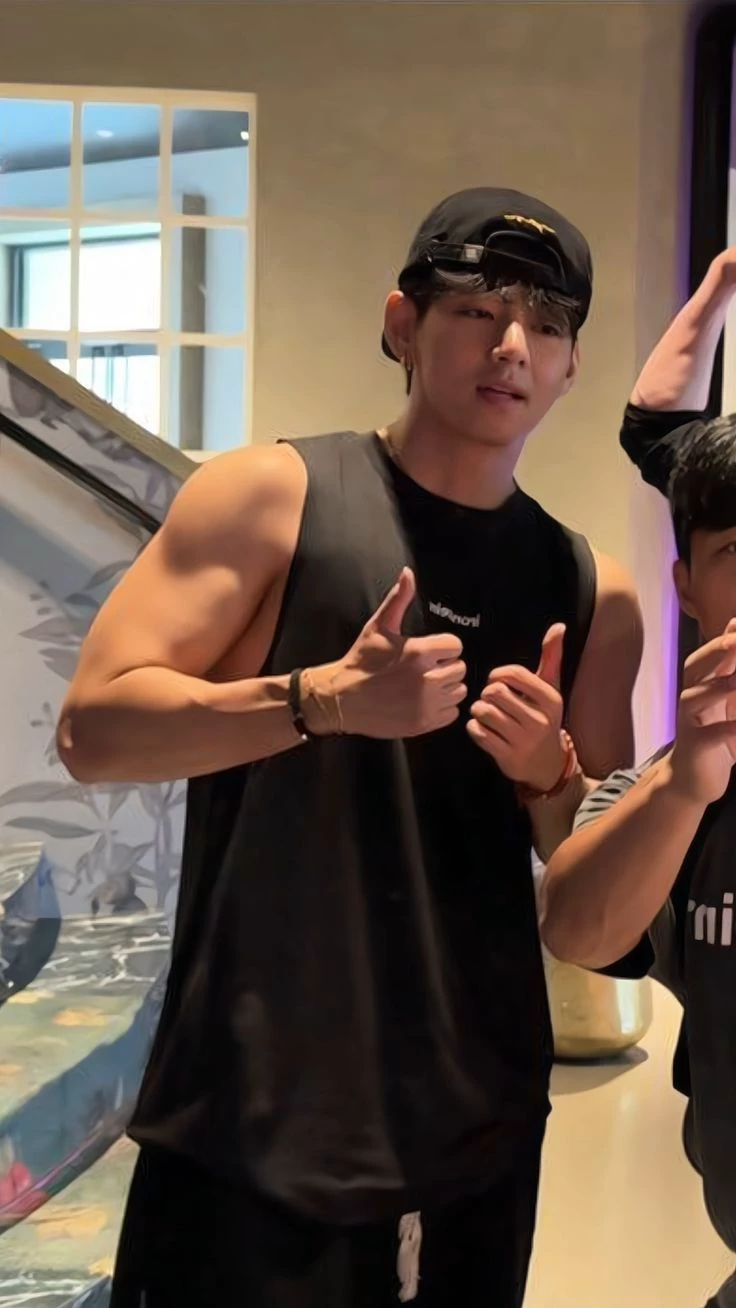 Kim Taehyung  thumbnail