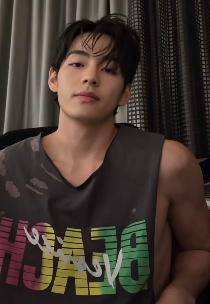 Kim Taehyung thumbnail