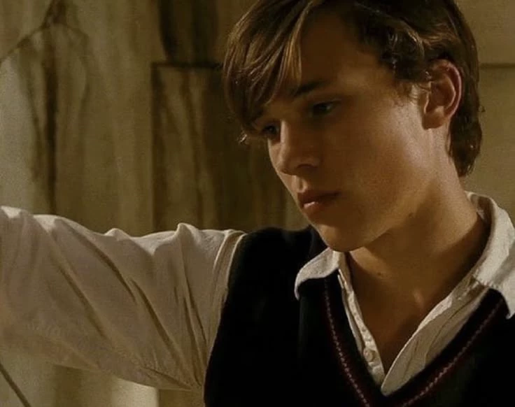 Peter Pevensie thumbnail