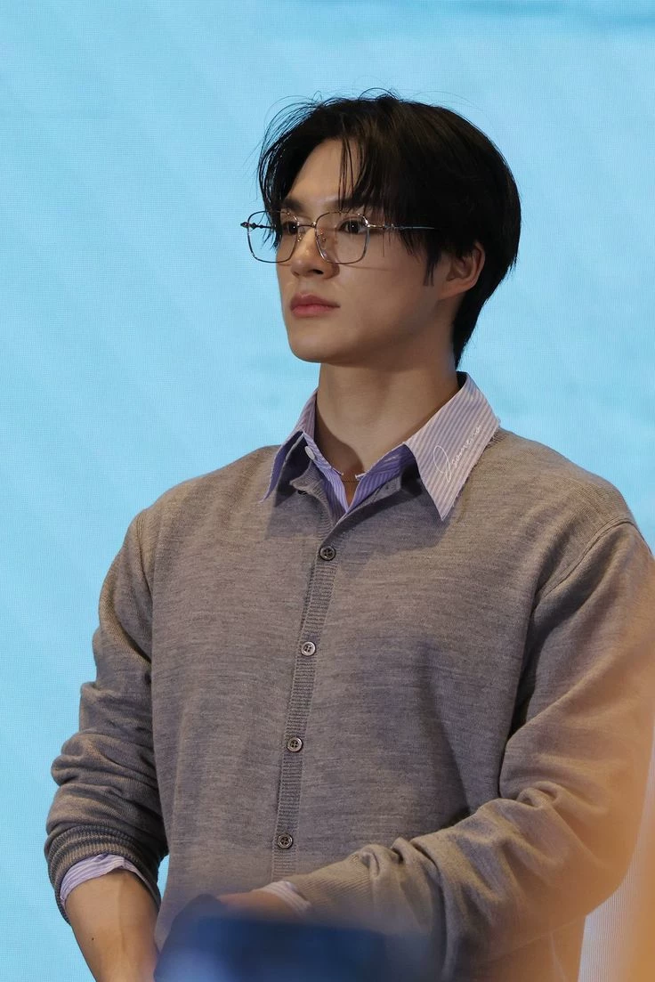 Lee Jeno thumbnail