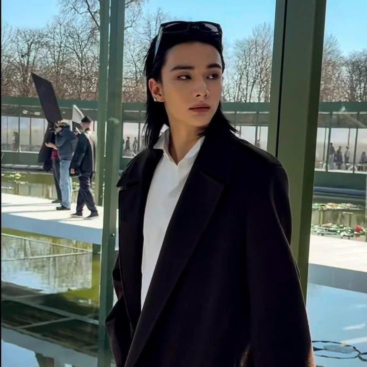 Hwang Hyunjin thumbnail