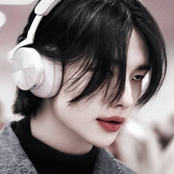 Hyunjin thumbnail