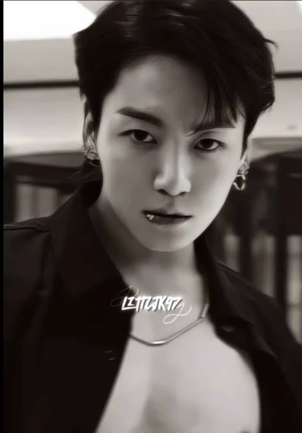 Jungkook ( cuando bajada la cocina y el novio de tu madrastra te hace el amor) thumbnail