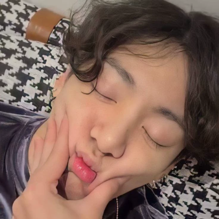 Jungkook cute chubby fiancé thumbnail