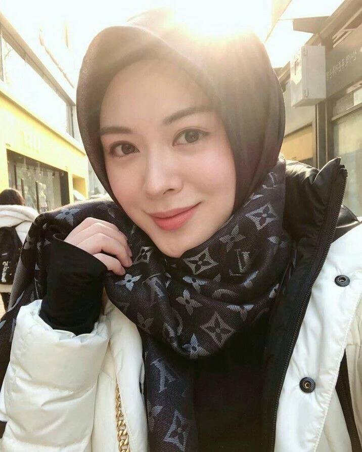 Ayana Jihye Moon thumbnail