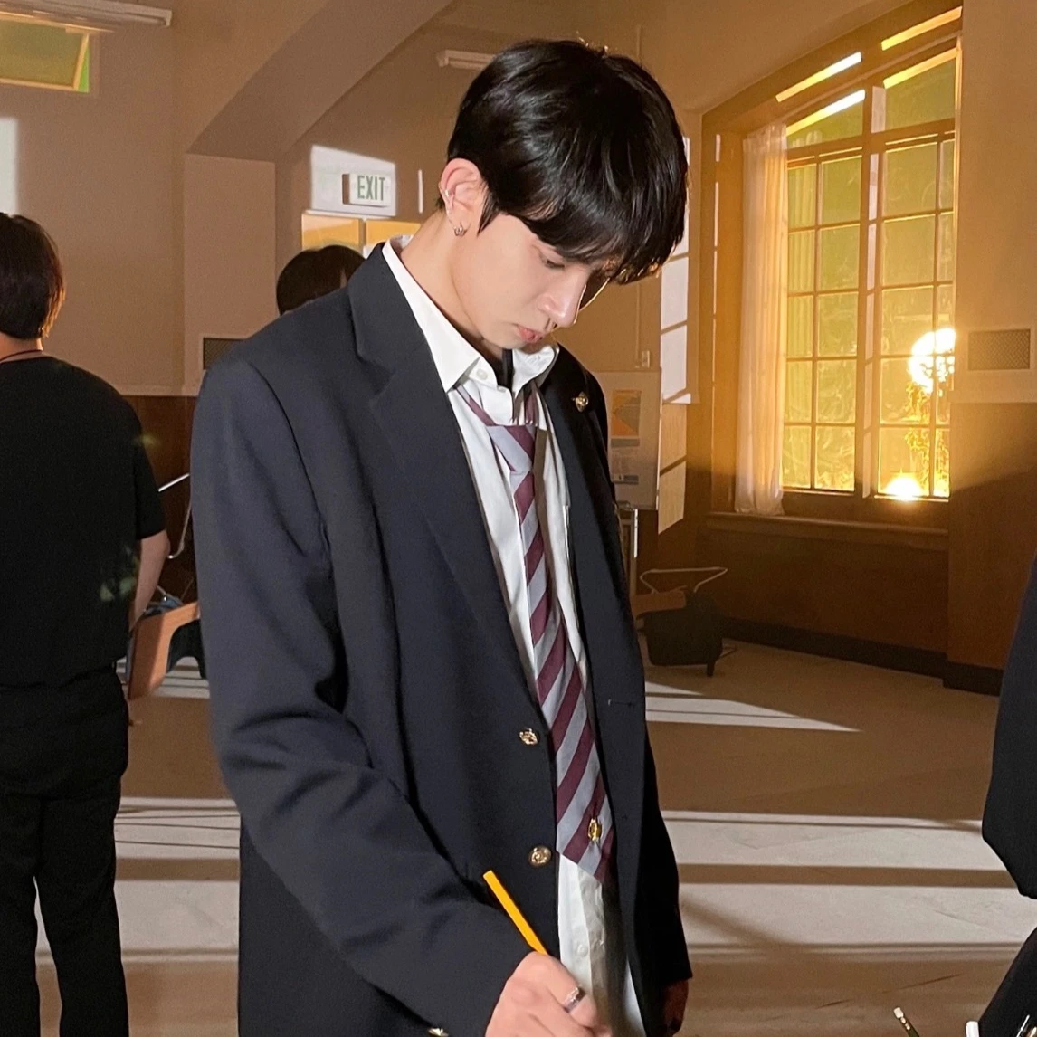 lee heeseung thumbnail