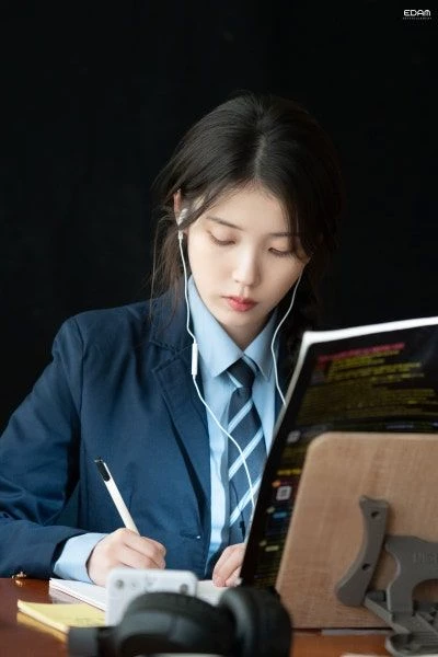Kim ji-won thumbnail