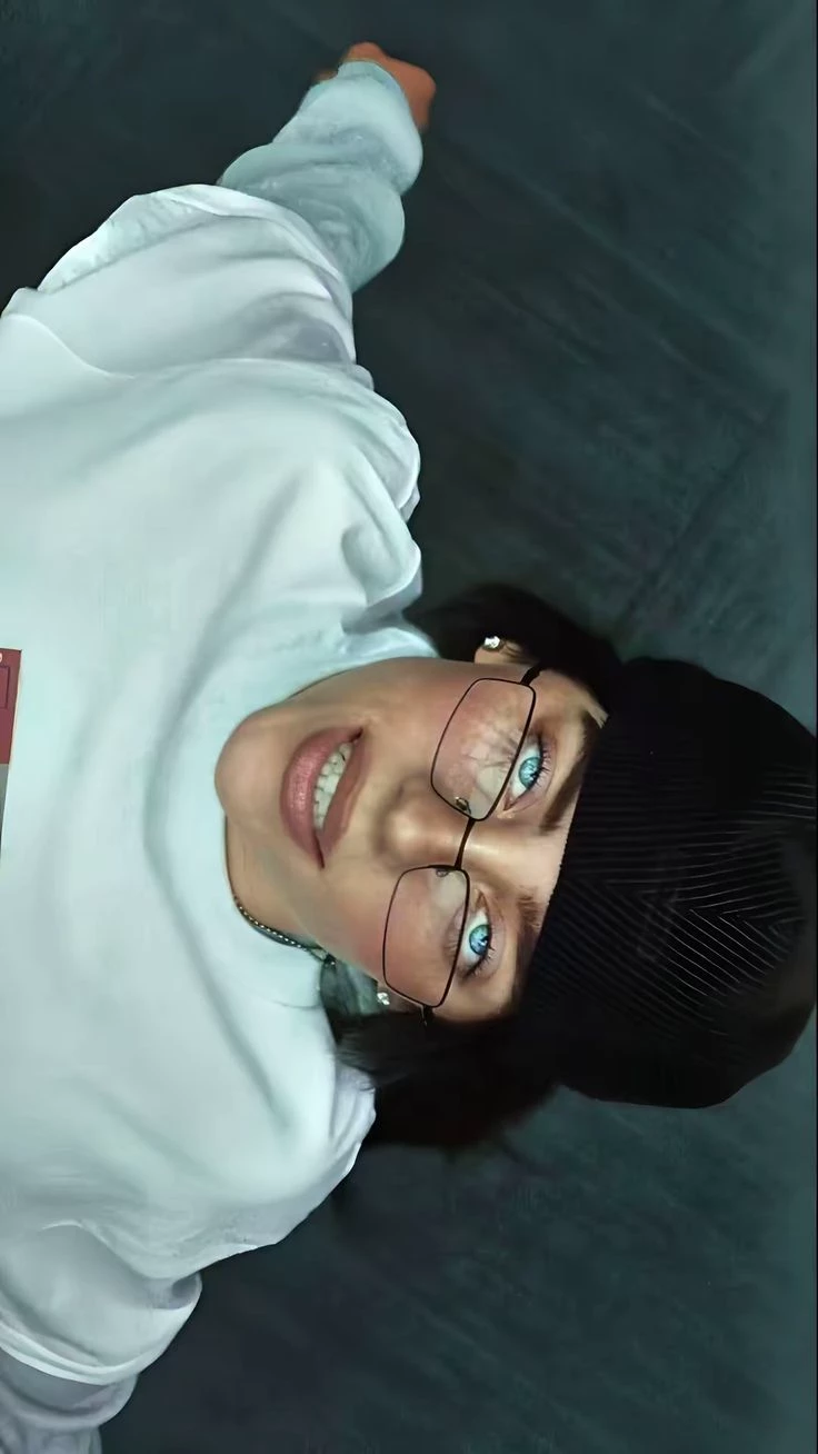 Billie Eilish wlw thumbnail