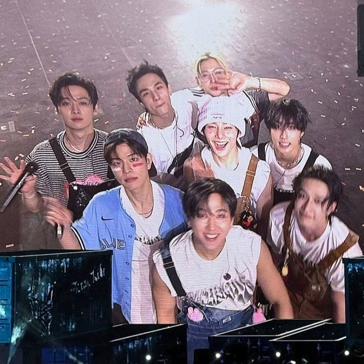 Stray Kids thumbnail