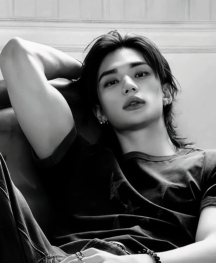 Hwang Hyunjin thumbnail