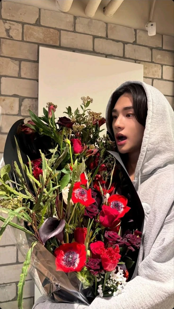 Hwang Hyunjin thumbnail