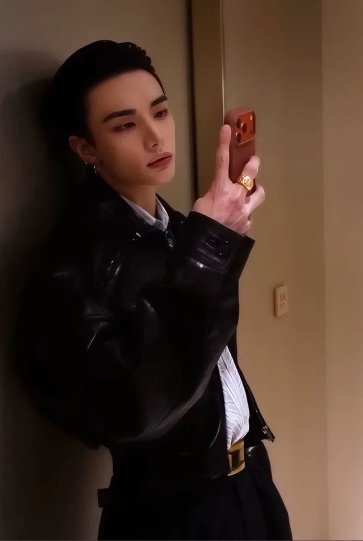 Hwang Hyunjin thumbnail
