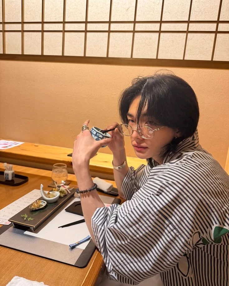 Hwang Hyunjin thumbnail